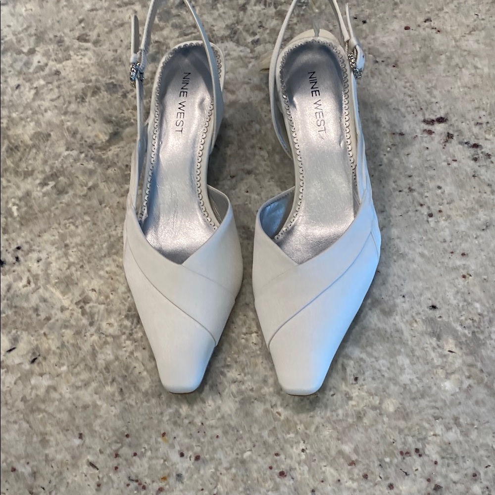 Nine West White Heels Elegant Minimalist Design